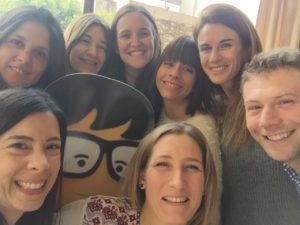 Selfie del equipo de "Tu primera Pega", con Javier Krawicki, colaboradores de la Década del Empleo Juvenil