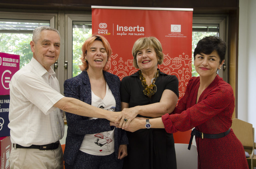 La secretaria general de Inserta Empleo, Virginia Carcedo, y la directora de la Fundación Novia Salcedo, Begoña Etxebarria, han firmado esta mañana en Bilbao un acuerdo para promover la inclusión laboral de los jóvenes con discapacidad.