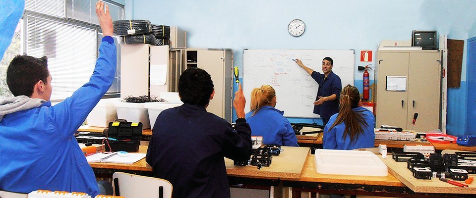 Fundación Novia Salcedo. empleo, emprendizaje, futuro.