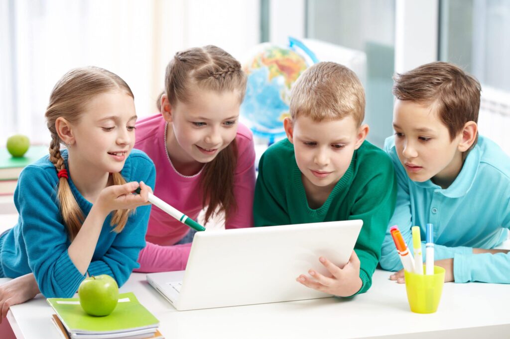 Becas Prácticas Profesionales remuneradas en Children on the line con Fundación Novia Salcedo
