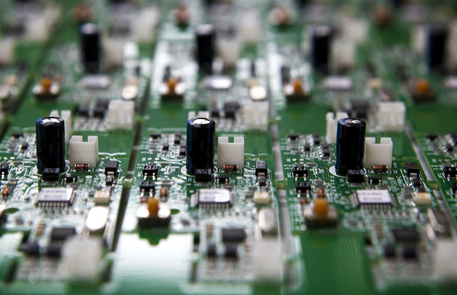 Becas Prácticas profesionales remuneradas en Comercial Electrónica Gasteiz con Fundación Novia Salcedo